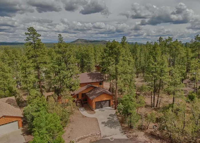 Oh Deer! Cozy W Fireplace Near Skiing, Lake, & Casino! Holiday home Pinetop-Lakeside