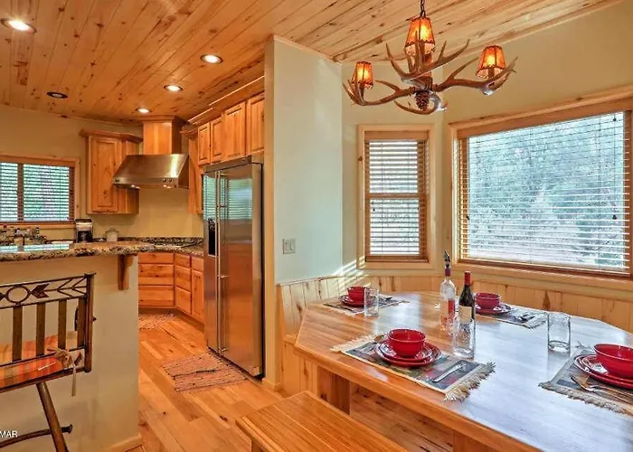 Oh Deer! Cozy W Fireplace Near Skiing, Lake, & Casino! Holiday home Pinetop-Lakeside
