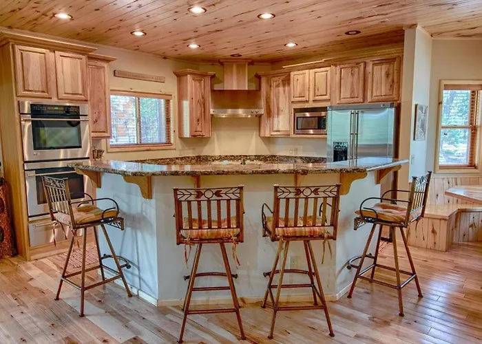 Oh Deer! Cozy W Fireplace Near Skiing, Lake, & Casino! Holiday home *